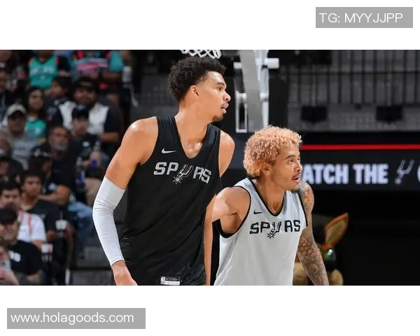 苏群：马刺福克斯缺席下的幸福烦恼